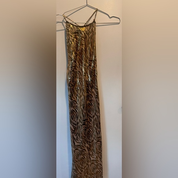NWT Zara Gold Zebra Print Maxi Dress
Small Cross Back Detail - Picture 9 of 10